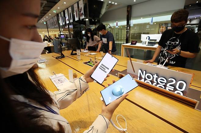 삼성전자가 갤럭시 노트를 부활시킬 거란 소문이 돈다.[사진=뉴시스]