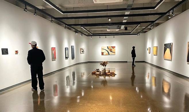 ▲지난 2023년 드영미술관에서 가진 나다영 작가의 개인전 '우연한 공감' 전시