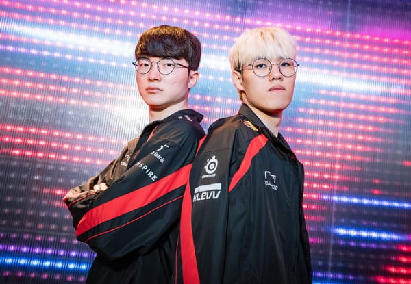 T1 미드 라이너 '페이커' 이상혁(왼쪽)과 정글러 '오너' 문현준 (LCK 제공)