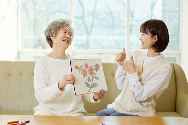 나이들어서도 새로운 것을 배우면 치매를 예방하는 데 도움이 된다. [사진=클립아트코리아]