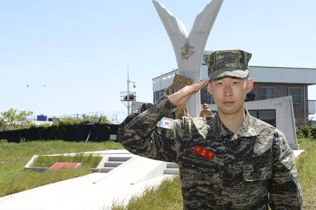 2020년 5월 오전 제주 서귀포시 대정읍 해병대 9여단 훈련소에서 3주간의 기초군사훈련을 수료한 손흥민. 해병대 페이스북