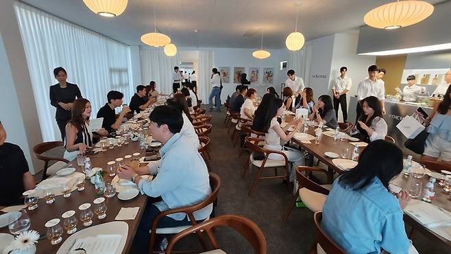 ‘발베니 & 미쉐린 페어링 다이닝’에 참석한 고객들. 안병준 기자