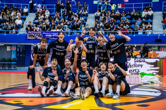 결승 진출 후 기뻐하는 한국 선수단. FIBA 제공