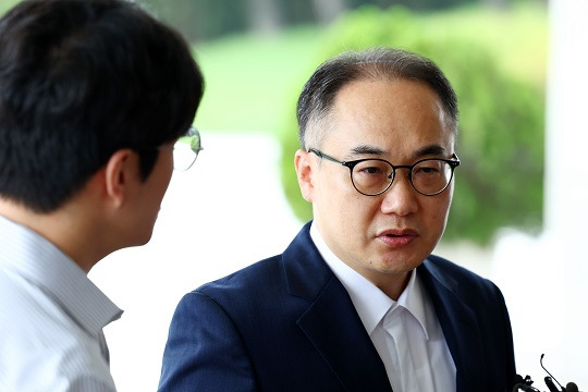 이원석 검찰총장이 26일 서울 서초구 대검찰청으로 출근하며 취재진 질문에 답변하고 있다. 사진=뉴시스