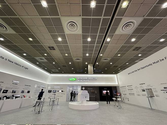 지난 14일~16일 서울 코엑스에서 열린 'K-Display 2024' 행사장에 마련된 서울바이오시스 부스