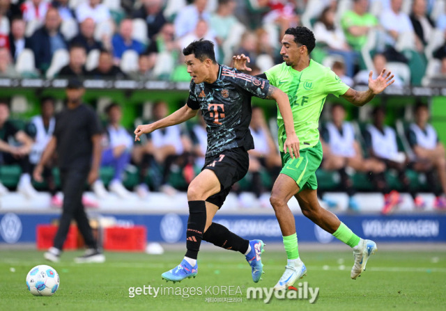 바이에른 뮌헨이 볼프스부르크에 3-2 역전승을 거뒀다. 김민재는 치명적인 실수로 실점의 빌미를 제공했다/게티이미지코리아