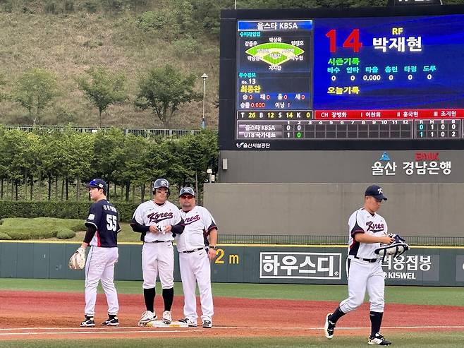 ▲ 이날 KBSA리그 올스타와 18세 이하 대표팀의 이벤트 경기는 경기 승패와 관계 없이 모든 선수들이 최선을 다해 뛰었고, 특히 그간 잘 알려지지 않았던 KBSA리그 올스타 선수들이 좋은 활약을 펼치면서 조명을 받았다.ⓒKBSA