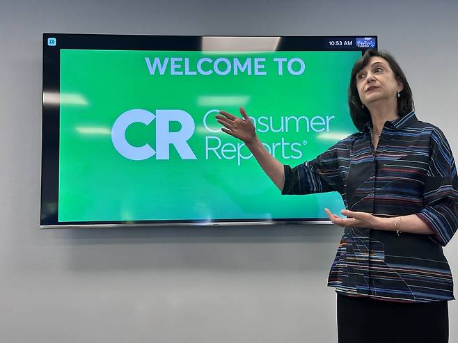 컨슈머리포트는 LG그램의 긴 배터리 수명과 휴대성을 장점으로 꼽았다.[사진=연합뉴스]