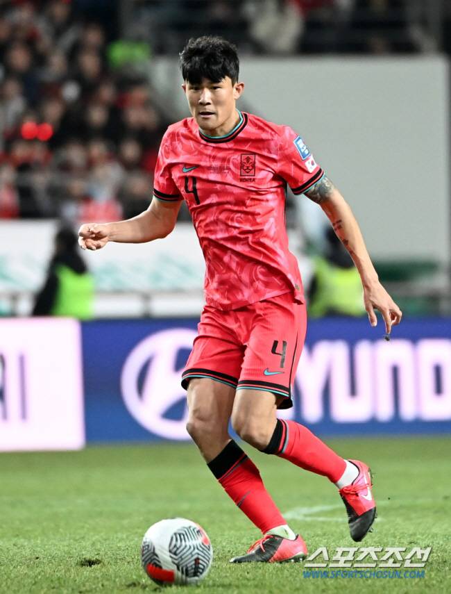 21일 서울월드컵경기장에서 열린 2026 FIFA 북중미 월드컵 2차 예선 대한민국과 태국의 경기, 김민재가 패스를 시도하고 있다. 상암=허상욱 기자wook@sportschosun.com/2024.03.21/