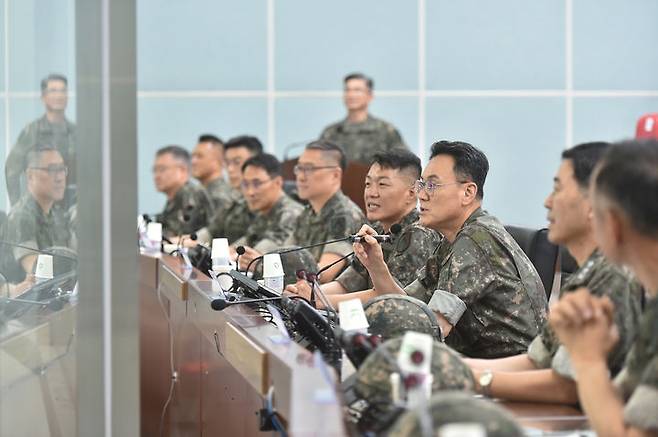 [서울=뉴시스] 김명수 합참의장이 오늘(27일) '24 UFS 연습에 참가 중인 수도군단을 찾아 전·평시 작전수행태세를 현장 점검했다. (사진=합동참모본부 제공) 2024.08.27. photo@newsis.com *재판매 및 DB 금지