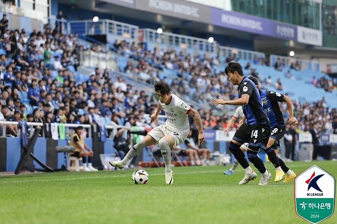 ▲ 최우진은 지난 시즌 1군에 데뷔해 리그와 아시아 축구연맹 챔피언스리그(ACL) 등에서 인상을 남겼고 올 시즌에는 주전으로 우뚝 섰다. ⓒ한국프로축구연맹