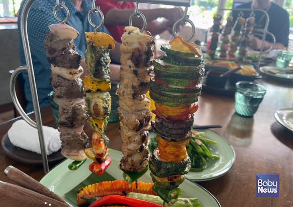 호이아나 리조트 & 골프에서 즐길 수 있는 세계 각국의 다양한 음식들. 소장섭 기자 ⓒ베이비뉴스