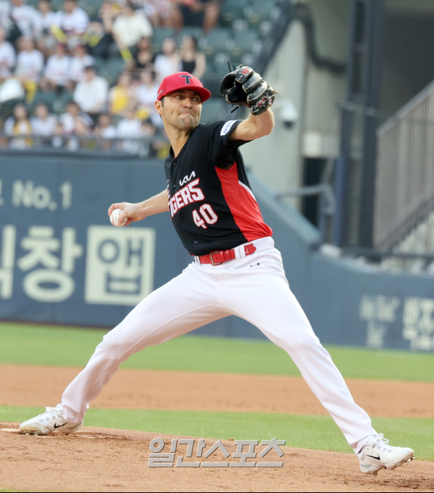 18일 오후 서울 잠실야구장에서 열린 프로야구 KIA와 LG 경기. KIA 선발 네일이 힘차게 공을 던지고있다. 잠실=정시종 기자 capa@edaily.co.kr /2024.08.18.