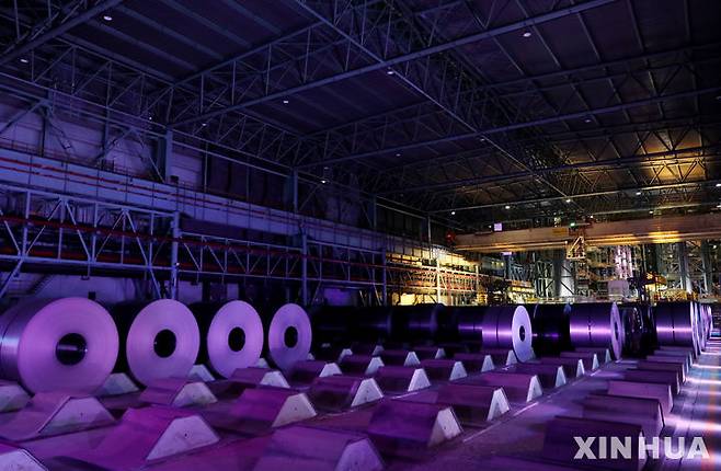 [상하이=신화/뉴시스] 중국 상하이에 소재한 바오산강철 제철공장. 2028.08.28