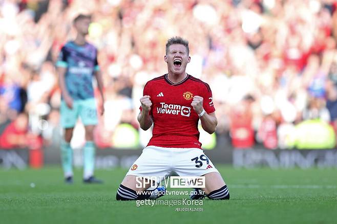 ▲ 이적시장 소식에 정통한 이탈리아의 파브리지오 로마노 기자는 28일(한국시간) “스콧 맥토미니는 나폴리로 향한다. 이적료는 3,000만 유로이며 셀온 조항이 추가됐다. 맨유는 맥토미니가 메디컬 테스트를 받기 위해 나폴리로 향하는 것을 허락했다. 로멜루 루카쿠와 맥토미니는 모두 나폴리 선수가 되기 위한 메디컬 테스트를 준비하고 있다”라고 전했다.