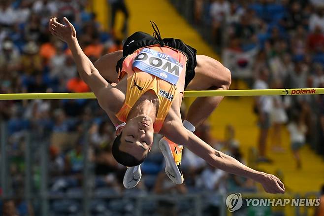 바를 넘는 우상혁 [AFP=연합뉴스 자료사진]