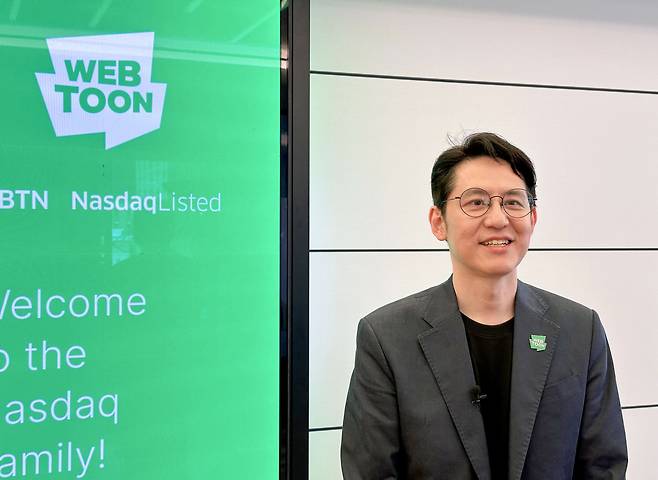 김준구 웹툰엔터테인먼트 대표이사가 지난 6월 27일(현지 시각) 뉴욕증시 상장식 후 미국 뉴욕 나스닥 빌딩에서 가진 기자간담회에서 발언하고 있다. /연합뉴스