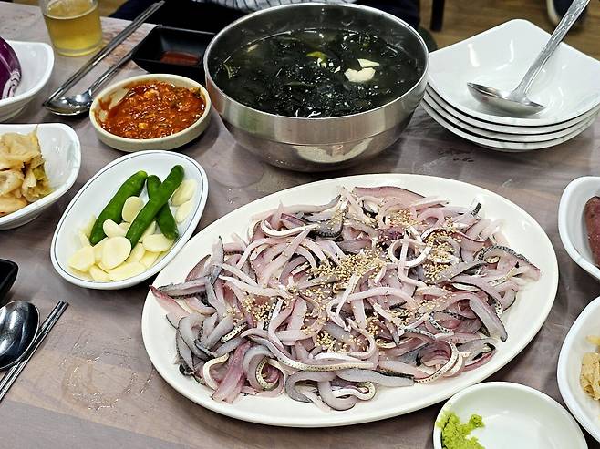 <광양외노자> 어제 가을전어&회무침 먹고 왔습니다 ㄷㄷㄷ.jpg