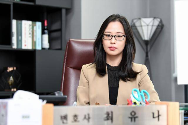 드라마 '굿파트너' 작가인 최유나 이혼 전문 변호사. 한국일보 자료사진