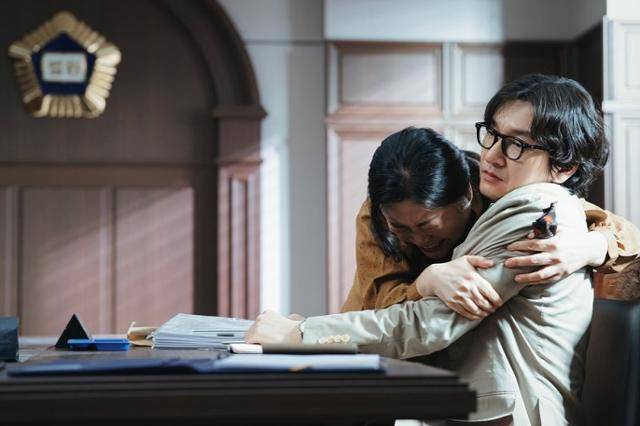 드라마 '신성한, 이혼'에서 이혼 전문 변호사 신성한(오른쪽, 조승우)의 모습. JTBC 제공