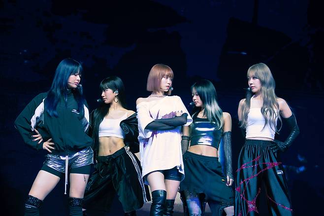 Girl group Le Sserafim performs its new song "Crazy" during a showcase held on Aug. 29 at the Yes24 Live Hall music venue in eastern Seoul. [DANIELA GONZALEZ PEREZ]