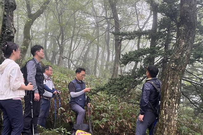 29일 제주 서귀포시 난대아열대산림연구소에서 열린 멸종위기 고산 침엽수종 보전을 위한 현장토론회. 산림청