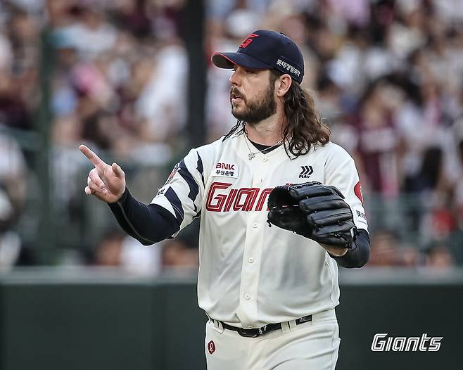 롯데 투수 윌커슨은 29일 사직구장에서 열릴 '2024 신한 SOL Bank KBO 리그' 한화와 주중 3연전 마지막 경기에서 선발 등판할 예정이다. 팀의 위닝시리즈를 이끌어야 한다. 롯데 자이언츠