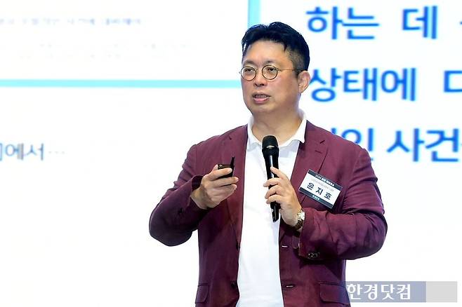 한국경제신문 온라인 미디어 한경닷컴이 주최하는 '2024 한경 재테크쇼'가 30일 '다가오는 금리인하, 재테크 전략 어떻게 바꿀까'를 주제로 서울 여의도 글래드호텔에서 열렸다. 윤지호 LS증권 리테일사업부 대표가 '하반기 경제 전망'을 주제로 강연하고 있다. / 변성현 한경닷컴 기자 byun84@hankyung.com