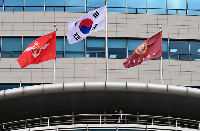 중국 정보요원(추정)에게 군사기밀을 빼돌리고 사령관과 여단장이 맞고소를 벌이며 홍역을 앓고 있는 국군정보사령부의 대대적 개편설에 대해 국방부는 “아직 확정된 건 없다”고 30일 밝혔다. 자료사진. [뉴시스]