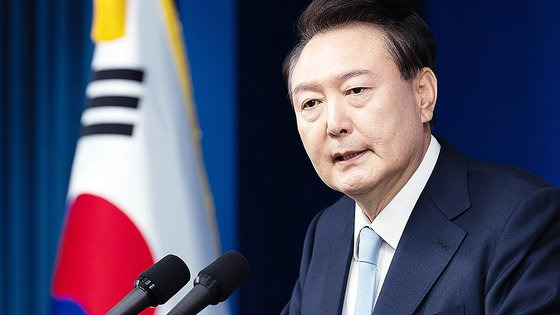 윤석열 대통령이 지난 29일 서울 용산 대통령실청사 브리핑룸에서 열린 국정브리핑 및 기자회견에서 취재진의 질문에 답하고 있다. 뉴스1