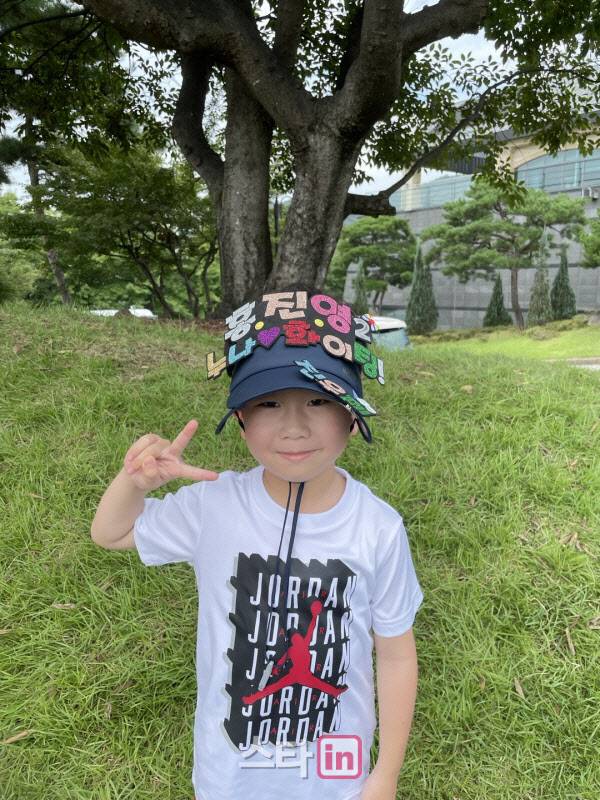 지난해 제12회 KG 레이디스 오픈 현장을 찾았던 진우제 군. 사진=허윤수 기자