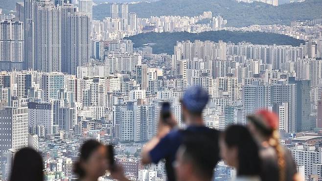 서울 남산에서 바라본 아파트 단지 모습 / 사진= 연합뉴스