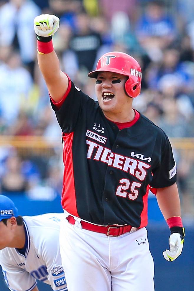 이우성이 1일 대구 삼성전에서 결승타를 친 후 세리머니하고 있다. KIA 타이거즈 제공