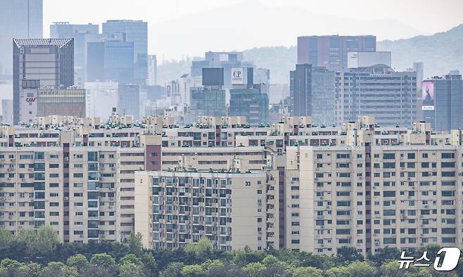 서울 강남구 압구정동 아파트 단지의 모습. 2024.4.26/뉴스1 ⓒ News1 이재명 기자