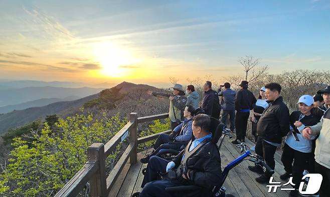 지난 4월 26일 국립공원공단 지리산국립공원전남사무소는 지리산 노고단에서 장애인 탐방 프로그램을 진행했다. ⓒ News1 이승현 기자