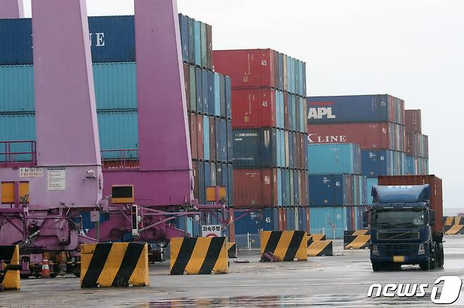 인천 연수구 인천신항 컨테이너 터미널(사진은 기사 내용과 무관함) / 뉴스1 ⓒ News1