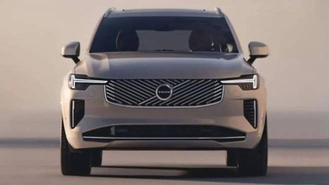 볼보 'XC90 페이스리프트' 유출 이미지 (출처 : 오토에볼루션)