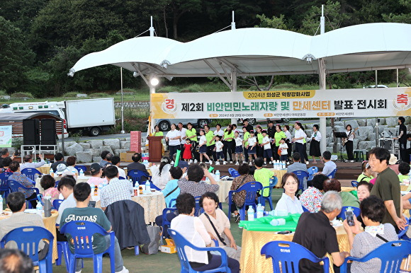 의성군이 시군역량강화사업으로 추진하는 다양한 프로그램의 성과 전시 및 발표회를 열고 있다. [사진=의성군청]