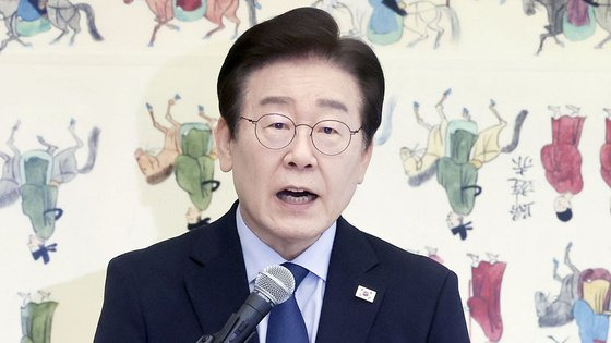 국민의힘-더불어민주당 당 대표 회담이 1일 서울 여의도 국회 3층 오픈홀에서 열린 가운데 이재명 더불어민주당 대표가 발언하고 있다. 김성룡 기자