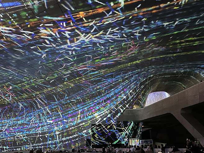 The Seoul Light DDP 2024 Autumn festival's media art exhibition, the "Poetry of Time," is shown on the walls of Dongdaemun Design Plaza in Jung-gu, central Seoul on Aug. 29. (Lee Jung-joo/The Korea Herald)