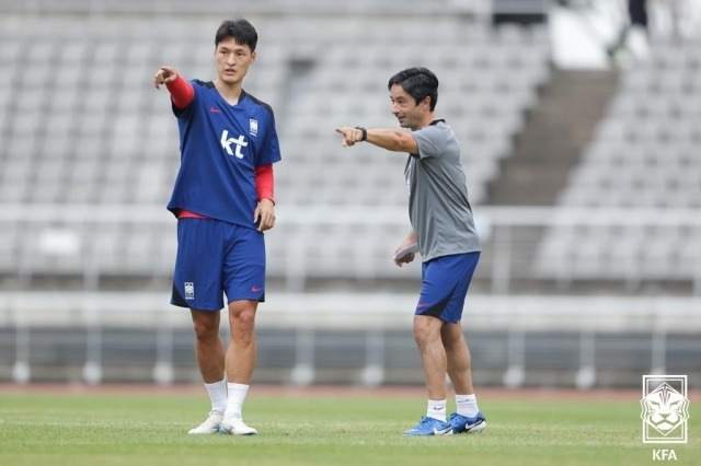 박용우와 주앙 아로소 수석코치/대한축구협회