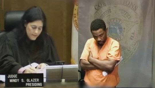 ‘판사와 죄수로 만난 중학교 동창‘으로 화제가 됐던 영상 속 남성이 또다시 법정에 서게 됐다. [AETV 유튜브 캡처]