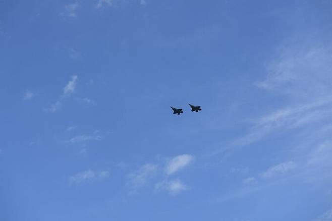 지난 1일 포항 독석리와 화진리 해안 일대에서 F-35B 전투기가 상륙훈련 결정적 행동 단계에서 적을 타격해 상륙 여건을 마련하고 있다.