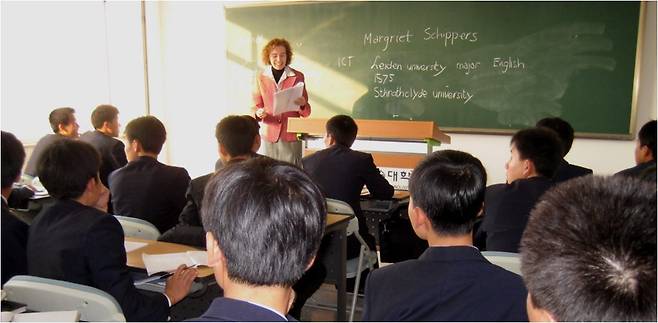 평양과기대의 지난 2011년 영어수업 모습 [동북아교육문화협력재단 제공. 연합뉴스 자료사진]duckhwa@yna.co.kr