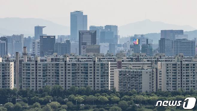 서울 강남구 압구정동 재건축 예정 아파트 단지 모습. 2023.5.8/뉴스1 ⓒ News1 이재명 기자