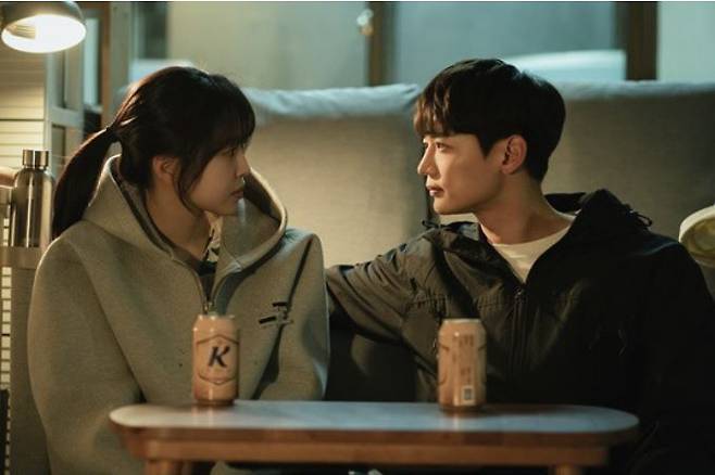 JTBC 토일드라마 '가족X멜로' 손나은(왼쪽), 최민호. 사진제공= MI·SLL