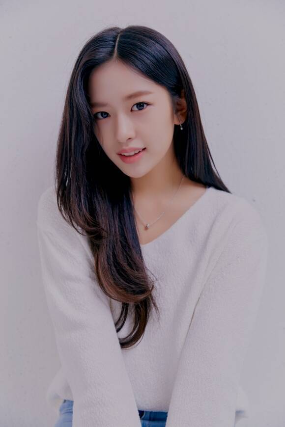 그룹 아이브(IVE) 멤버 안유진이 '2024 올해의 브랜드 대상'에서 올해의 여자 '예능돌' 수상의 영예를 안았다. /스타쉽엔터테인먼트