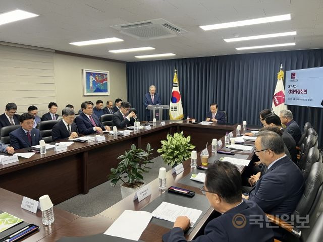 한교총 관계자들이 3일 서울 종로구 연지동 한교총 회의실에서 7-3차 상임회장회의를 하고 있다.