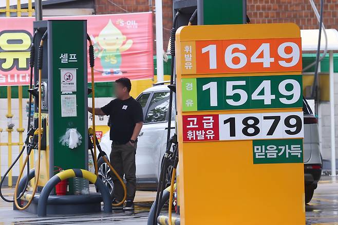 8월 21일 서울 시내 한 주유소에 표시된 유가 정보. [연합]