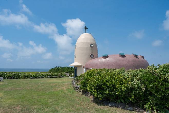 종교를 떠나 누구나 발걸음을 멈추고 인증숏을 찍게 되는 마라도성당